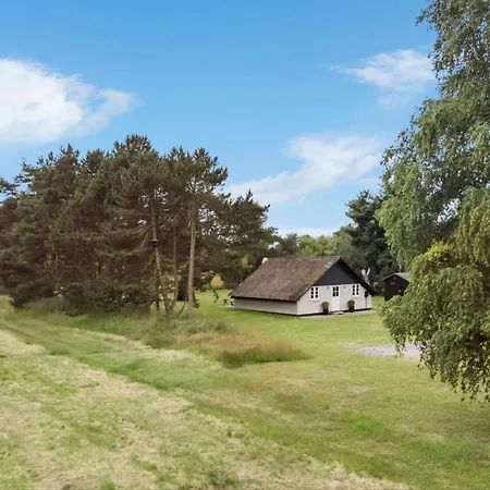 2 Bedroom Stunning In *